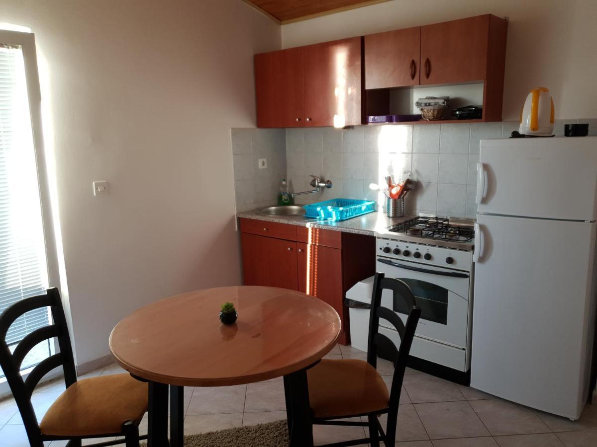 Apartmani Dalmatinka Metajna Ngoại thất bức ảnh