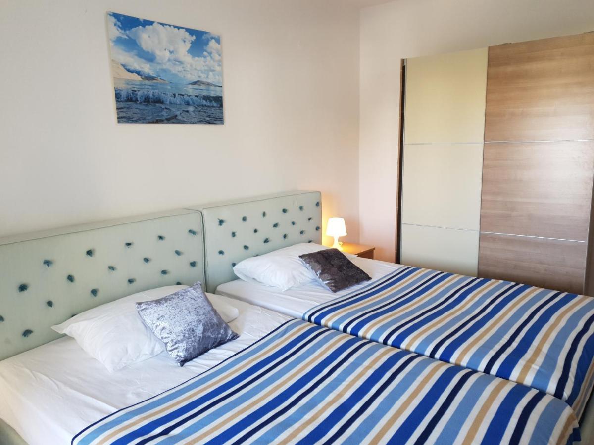 Apartmani Dalmatinka Metajna Ngoại thất bức ảnh
